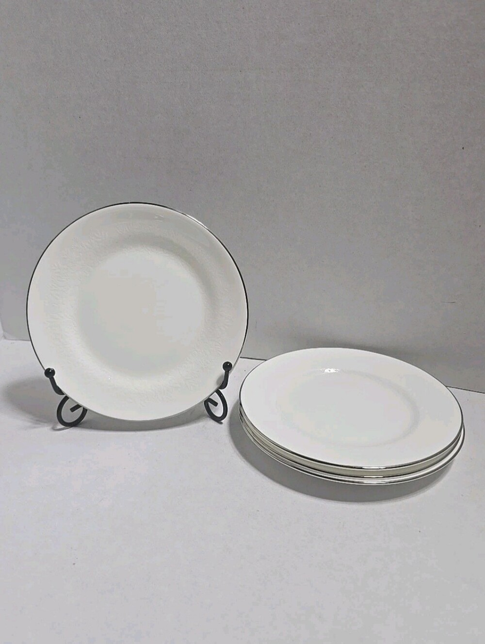 Wedgwood Silver Ermine Bread Plates Set of 4 6” Bone China R4452 White Floral